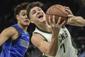 九游体育-关于莱万多夫斯基爆冷击败曼联，问鼎冠军引爆全场！的信息